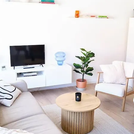 Hugo By The Harbor, Light-filled And Centrally Located - Free Parking アパート