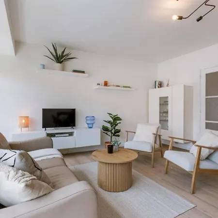 Hugo By The Harbor, Light-filled And Centrally Located - Free Parking アパート オステンド