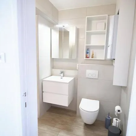 Hugo By The Harbor, Light-filled And Centrally Located - Free Parking * Ostenda