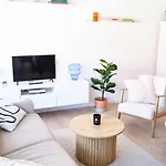 Hugo By The Harbor, Light-filled And Centrally Located - Free Parking Апартаменты