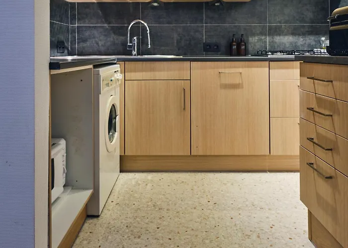 Hugo By The Harbor, Light-filled And Centrally Located - Free Parking オステンド